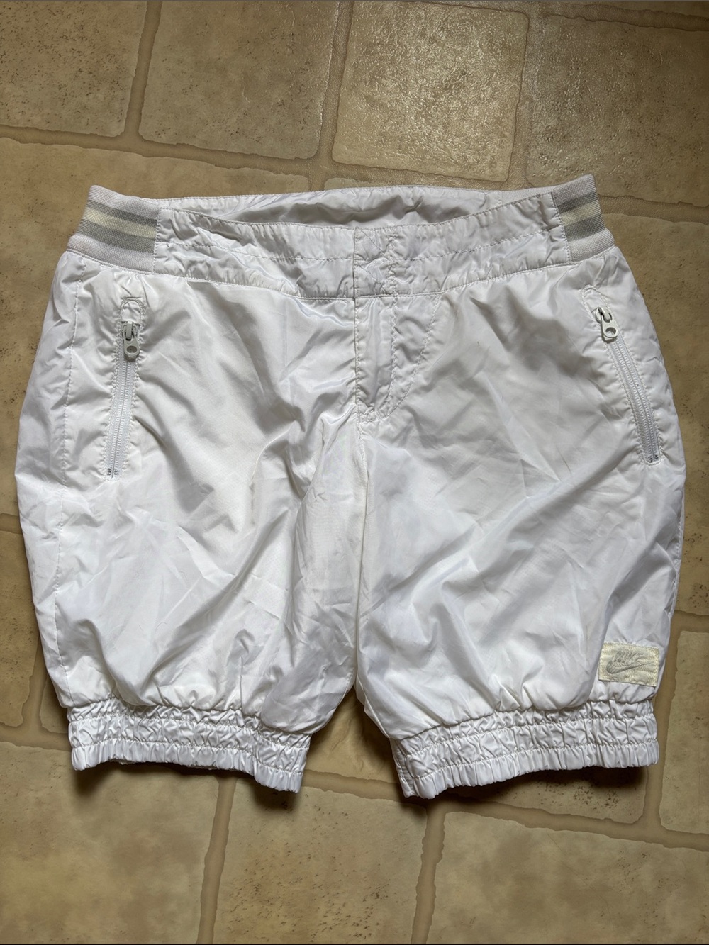 Nike White Windbreaker Shorts with Elastic Cuffs Adult Size Medium 267038-100
